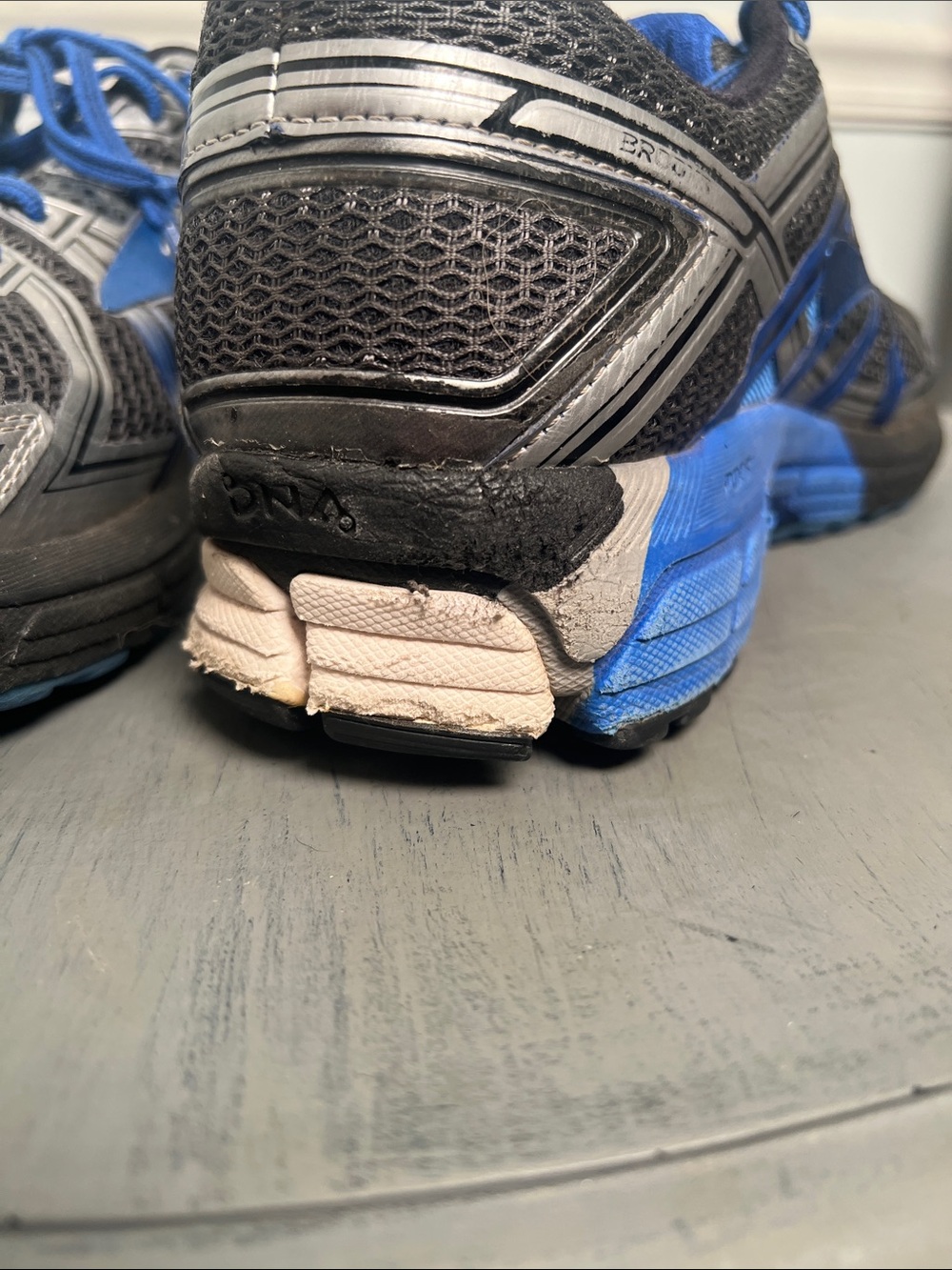 Brooks GTS Adrenaline 17. Running Shoes in Black and Blue size 14 wide. Men’s - Picture 5 of 16